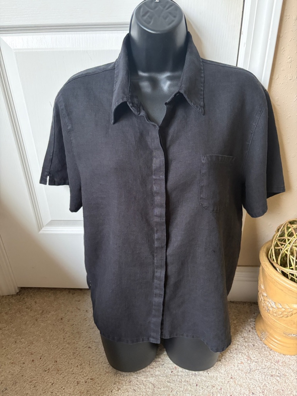 100% linen Chico's Black Short-Sleeve Button-Down Shirt